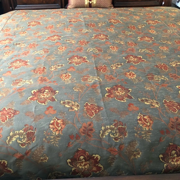 Queen size Eastern Accent duvet cover and 1 decorated pillow - Picture 2 of 7